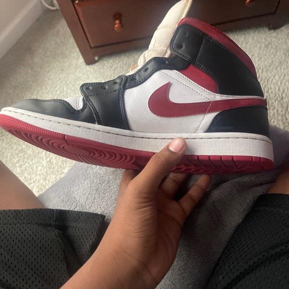 Jordan 1 - Picture 2 of 8